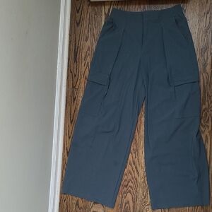 Athleta Pinnacle High Rise Cargo Pants in Eden Size 6
